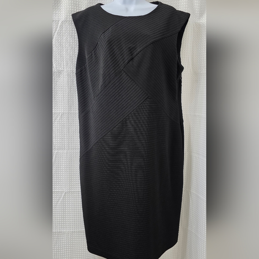 562. Calvin Klein Black Textured Starburst Pleated Sheath Dress